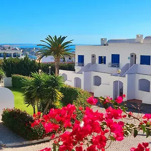https://casinha-azul-luxury-townhouse-on-top-of-paradise.hotelaalgarve.com